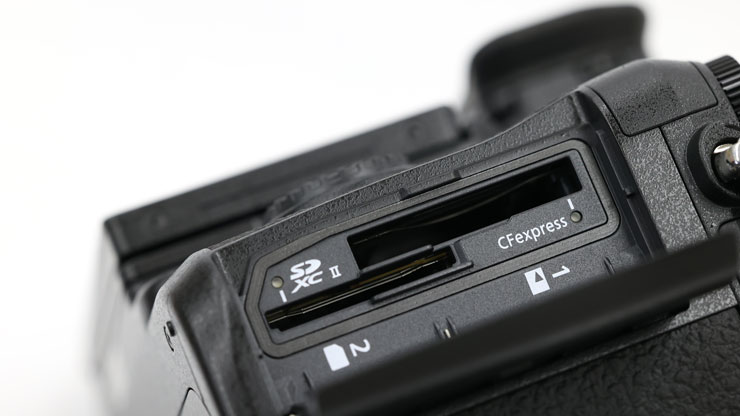Panasonic（パナソニック）LUMIX GH6 CFexpressカードスロット