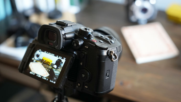 Panasonic（パナソニック）LUMIX GH6 チルトフリーアングル使用イメージ